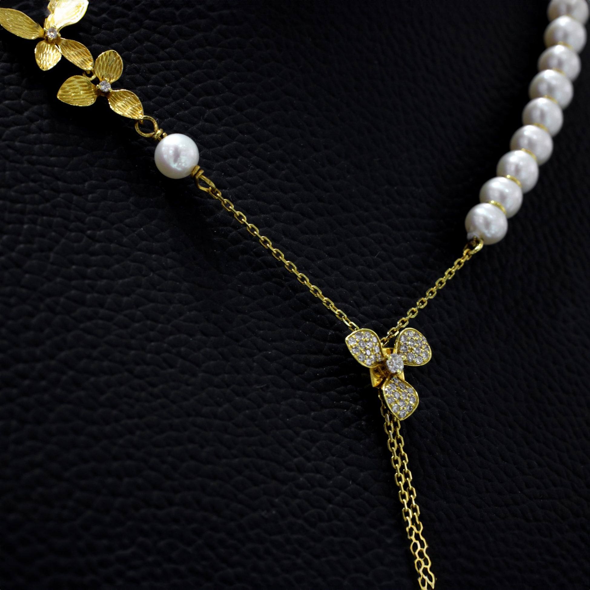 Gold And Diamond Necklace Set By Saleh Sallom