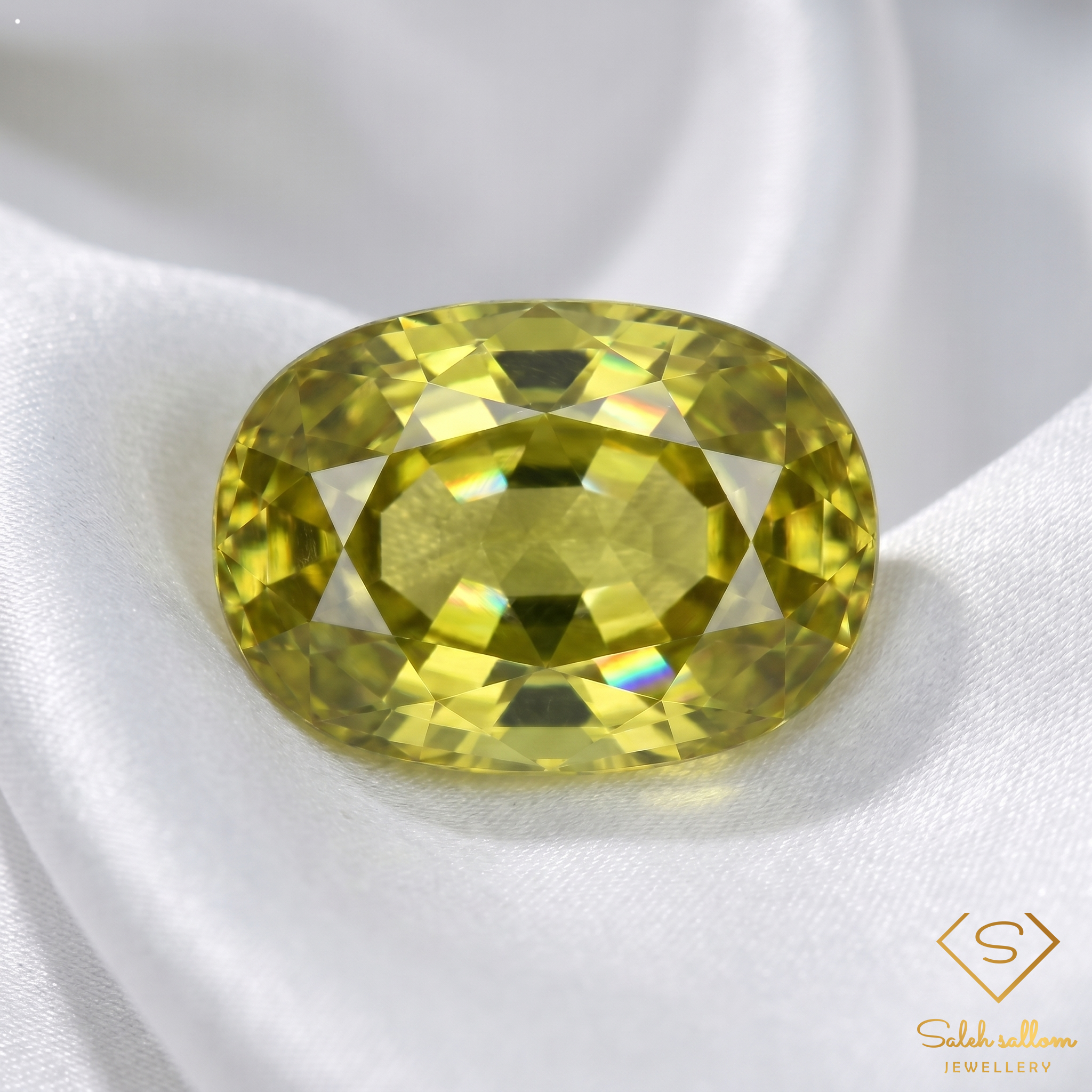 Natural Yellowish Green Sphene Gemstone 2.18 Ct Oval Cut Madagascar Super Sparkle Titanite Secondary image