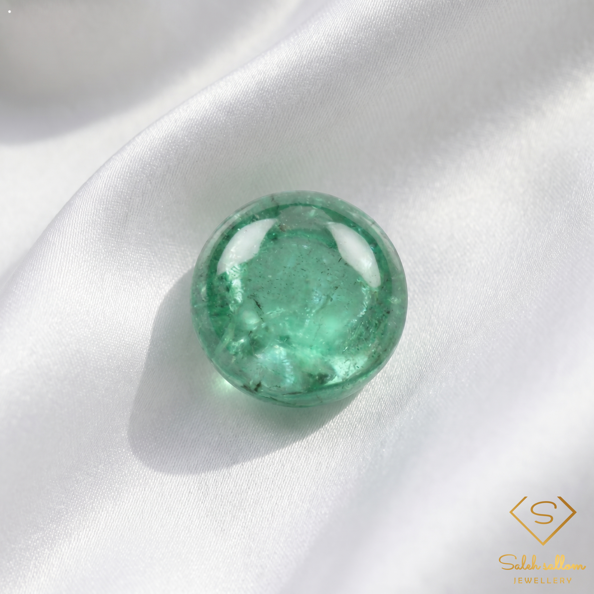 0.39 Ct Natural Emerald Cabochon Cut Green Gemstone Secondary image