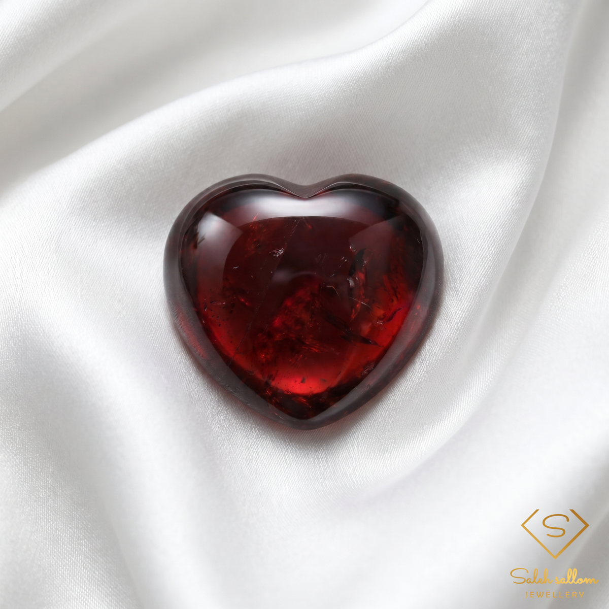 Natural Pinkish Purple Rhodolite Garnet | 7.43 Carat Heart-Shaped Cabochon | Chimoio Garnet Gemstone