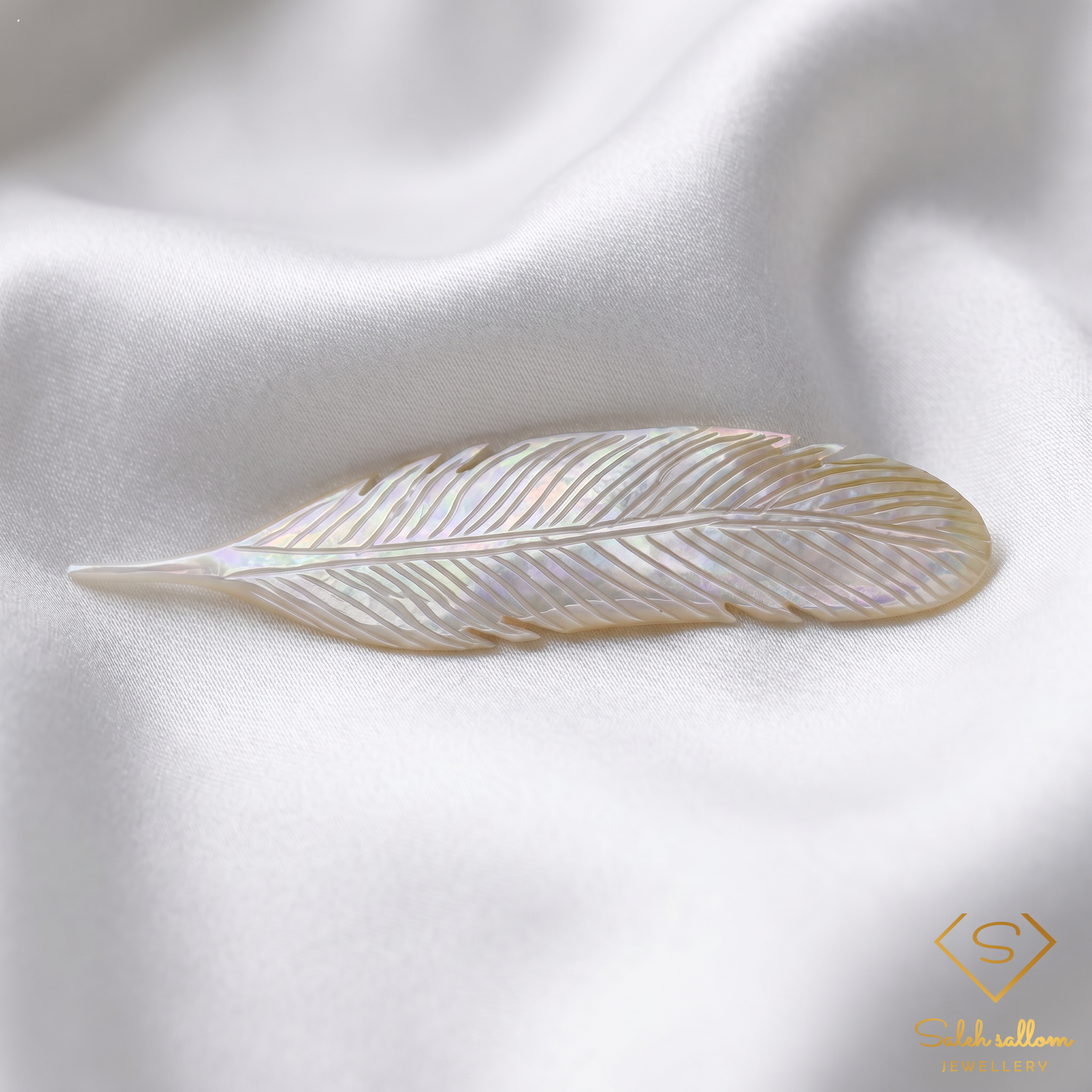 Handcrafted Natural White–Yellow Pearl Shell Feather Carving | 13.13 Carat Thailand Origin | Artistic Mother of Pearl Gemstone Secondary image