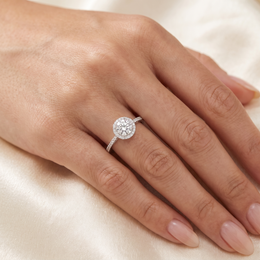 0.95 Ct VVS1 Lab Created Diamond Oval Halo Ring in 18K Fine Gold