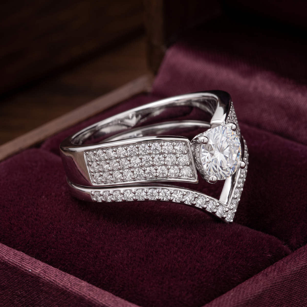 Round White Stone V-Shaped Pavé Statement Ring in 925 Sterling Silver