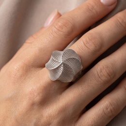 Sculptural Four-Petal Mesh Statement Ring in 925 Silver