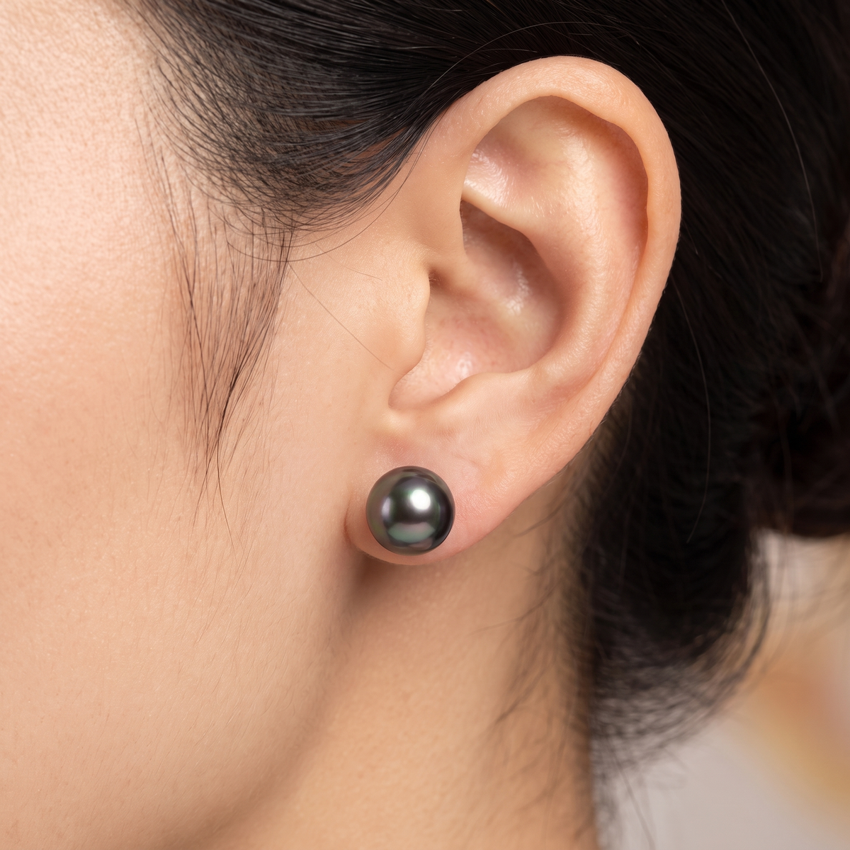 Black Pearl Stud Earrings in 925 Silver